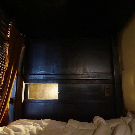 Bed And Butler Hostel Банкок Екстериор снимка