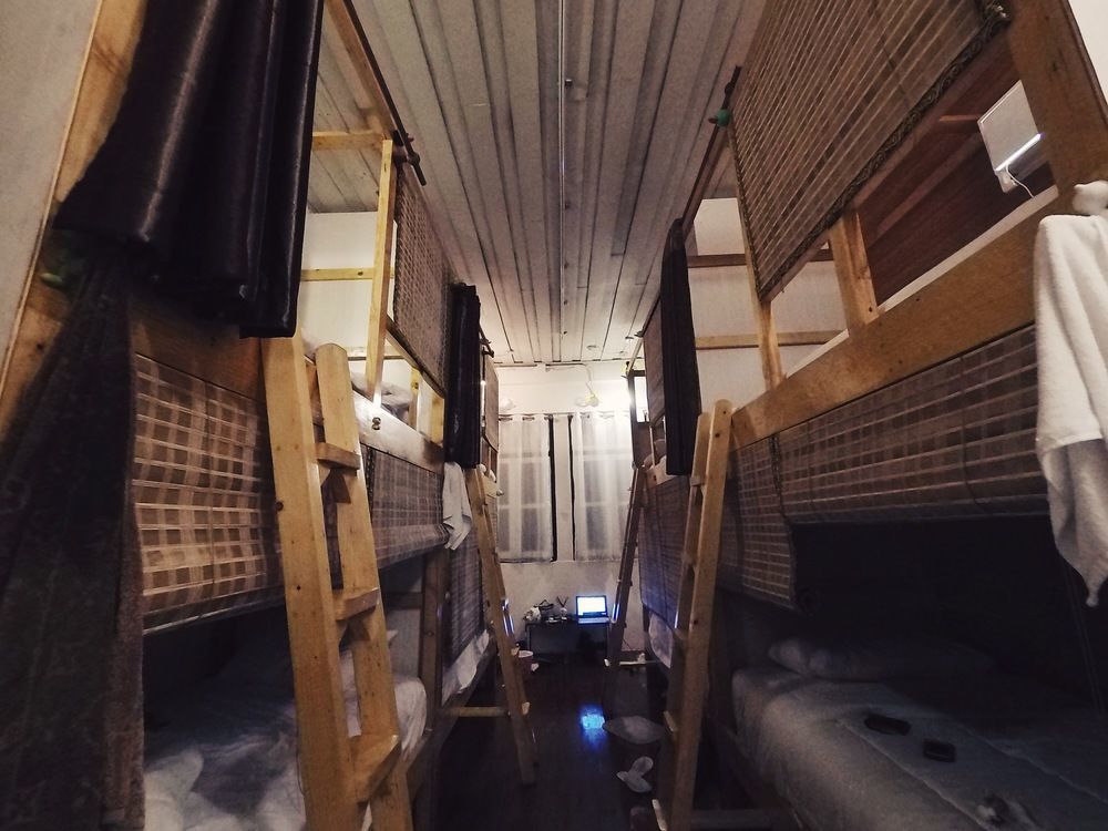 Bed And Butler Hostel Банкок Екстериор снимка